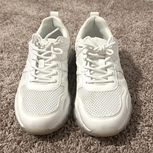 White trainers. Size 8 - Picture 1 of 1